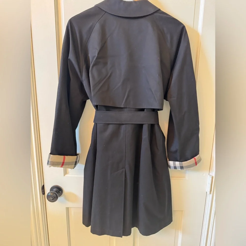 Burberry classic coat with Signature Check Interior. NEVER WORN. - Picture 4 of 4